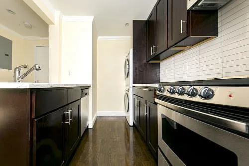 447 E 9th St #1-2 — Photo 3