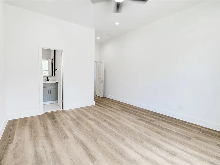 5310 Denmark St — Photo 11