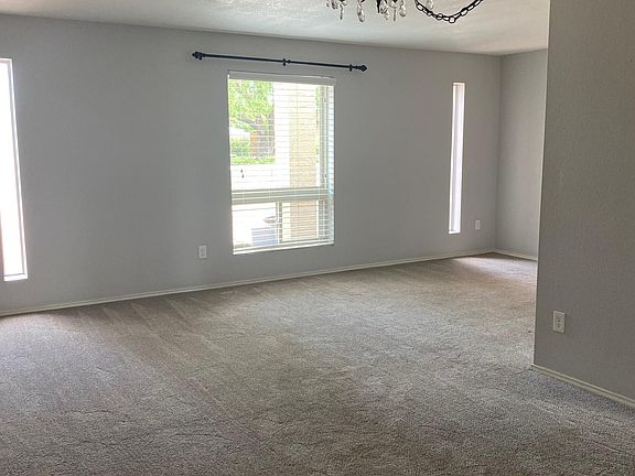 4th image of 919 W Port Royale Ln