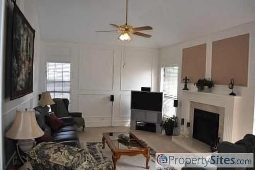 4th image of 2902 Sierra Dr