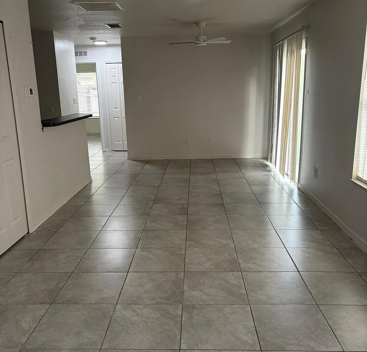 3 bed, 1000 sqft, $1,700 — Photo 4
