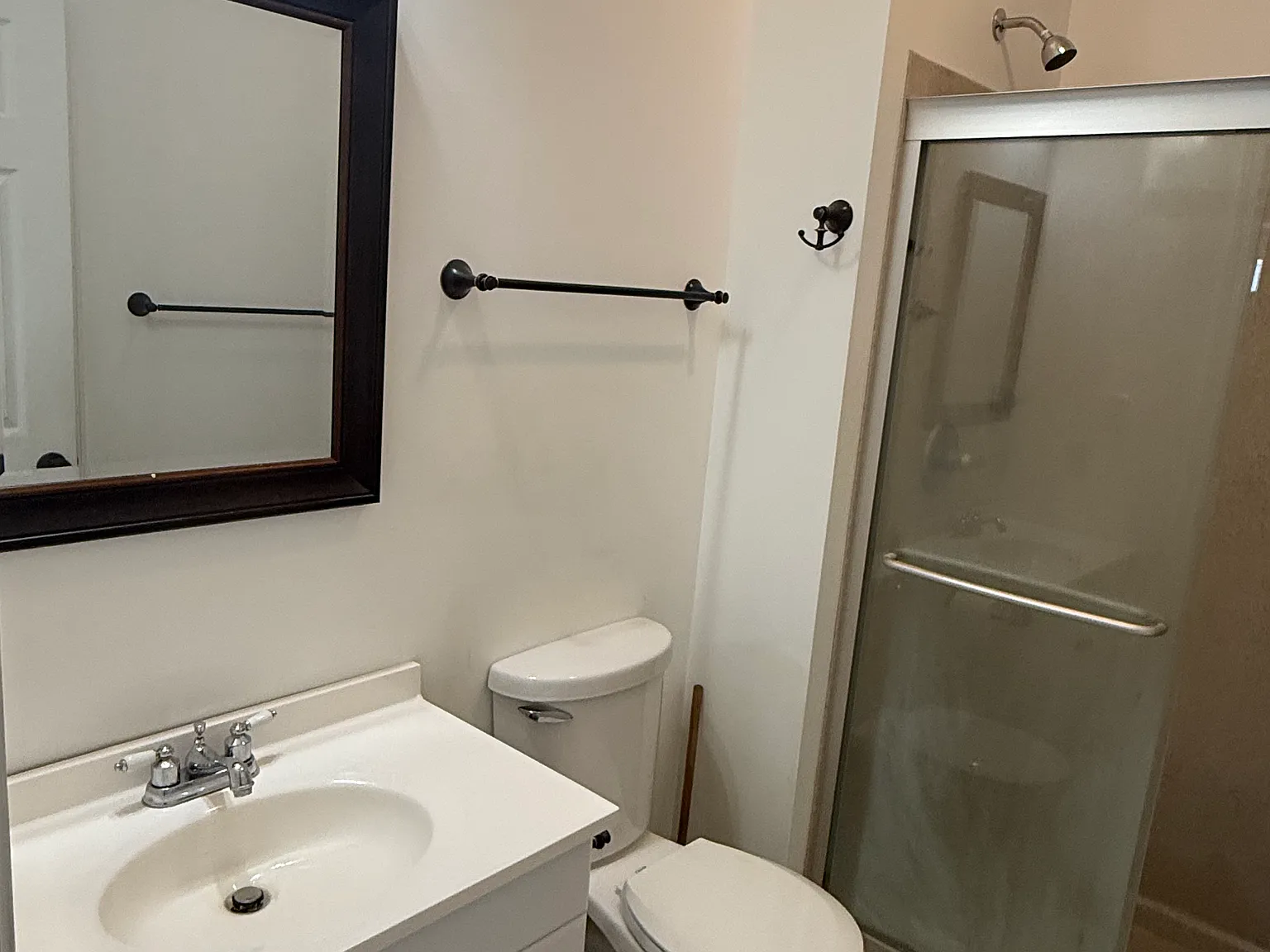 4 bed, 2405 sqft, $1,350 — Photo 2