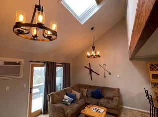 137 Cross Country Ln, Tannersville, PA 18372