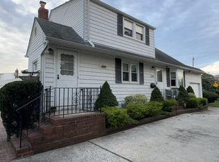 2736 Terrell Ave, Oceanside, NY 11572