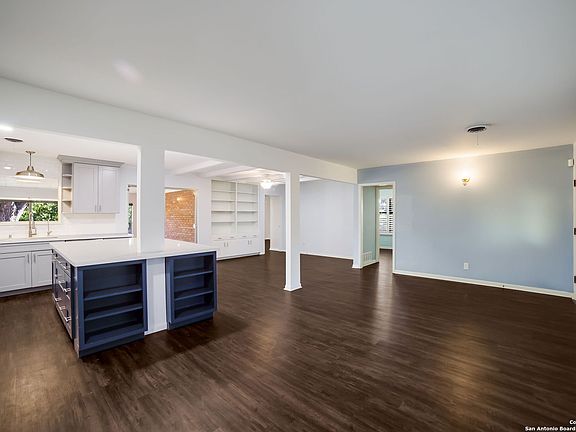 5th image of 635 BARCHESTER DR