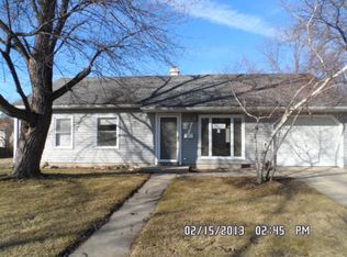 102 Montrose Dr, Romeoville, IL 60446