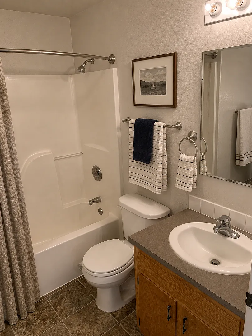 606 Eastgate Drive - Duplex — Photo 4