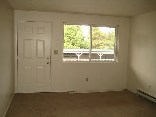 330 SE 15th St #3 — Photo 3