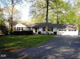 4 Running Brook Ln, Norwalk, CT 06850