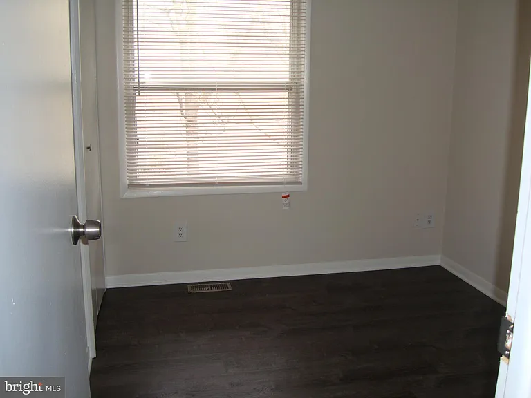 204 Cameron St — Photo 22