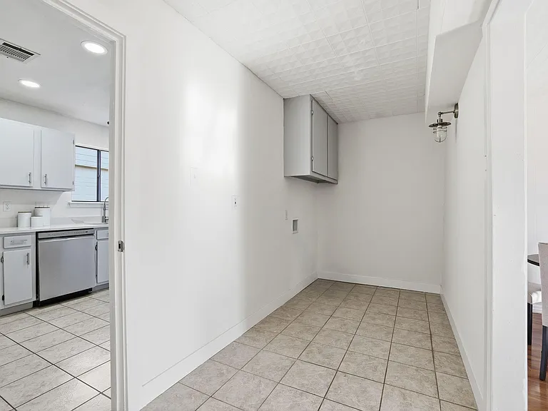 13004 Esplanade St — Photo 32