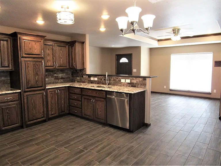 2107 Valley View Rd — Photo 15