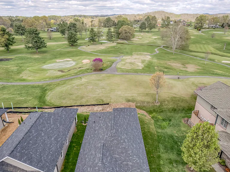 221 Monroe Dr — Photo 39