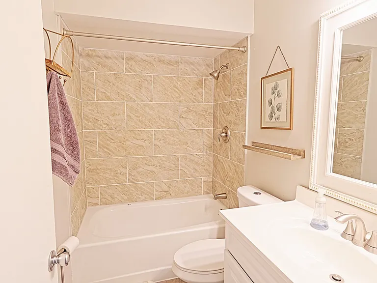 975 Barbizon Dr — Photo 13