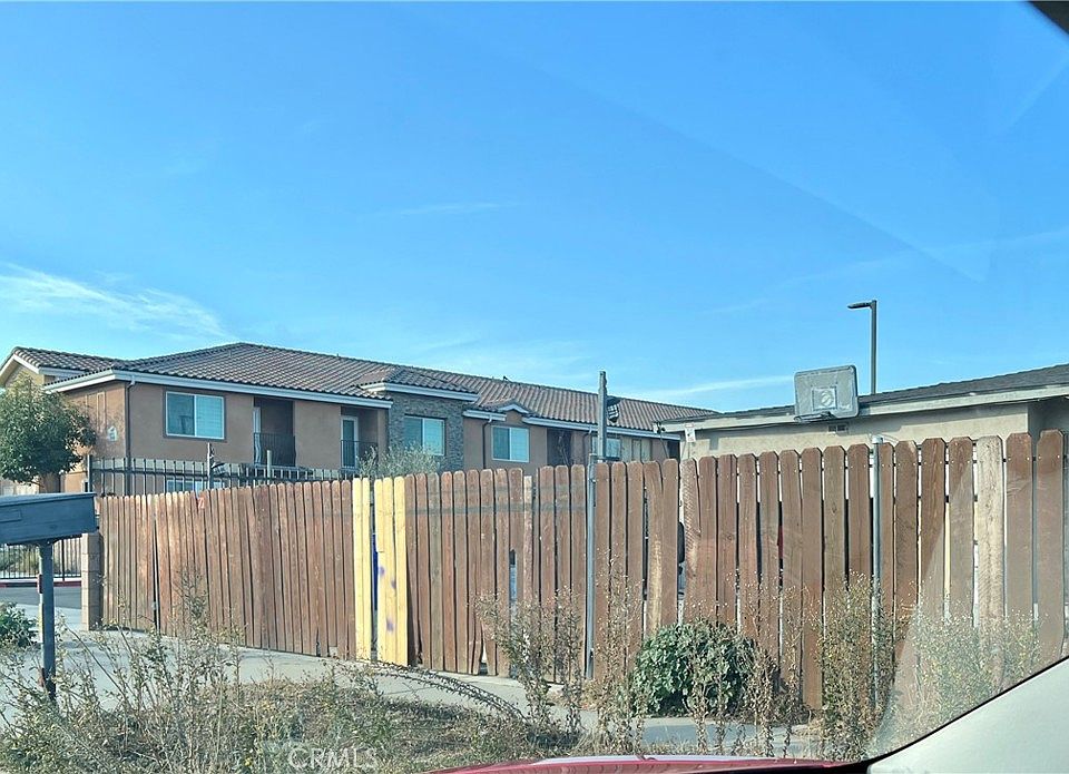 1st image of 16424 Valencia Ave