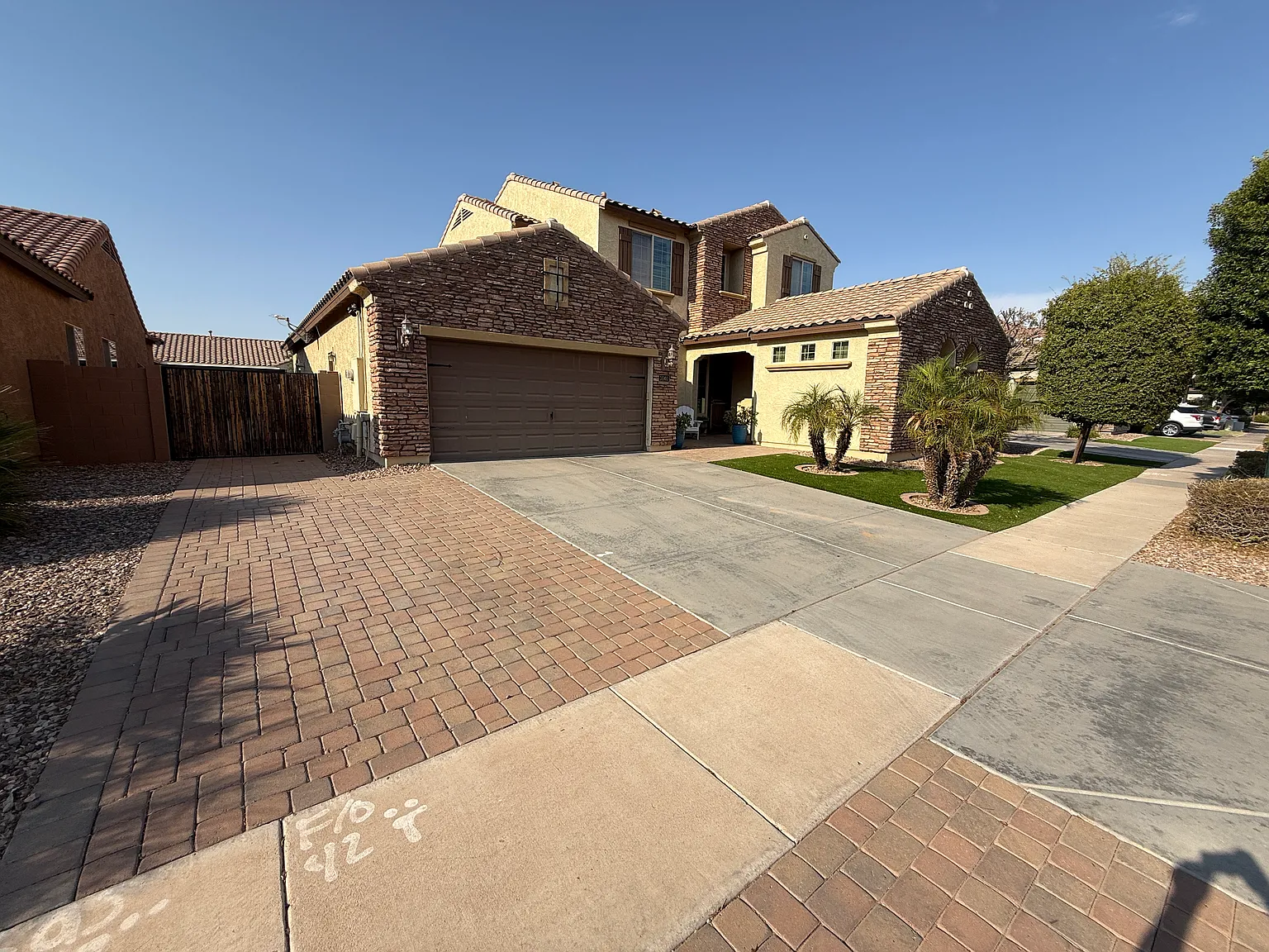 5 bed, 4.5 bath, 3878 sqft, $4,500 — Photo 2