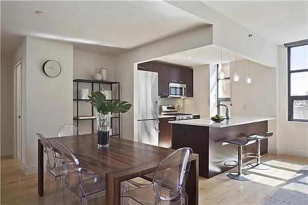 Sold by R New York | media 4