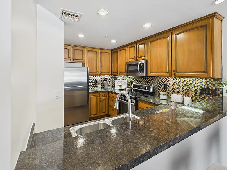 4410 Sepulveda Apartments — Photo 3