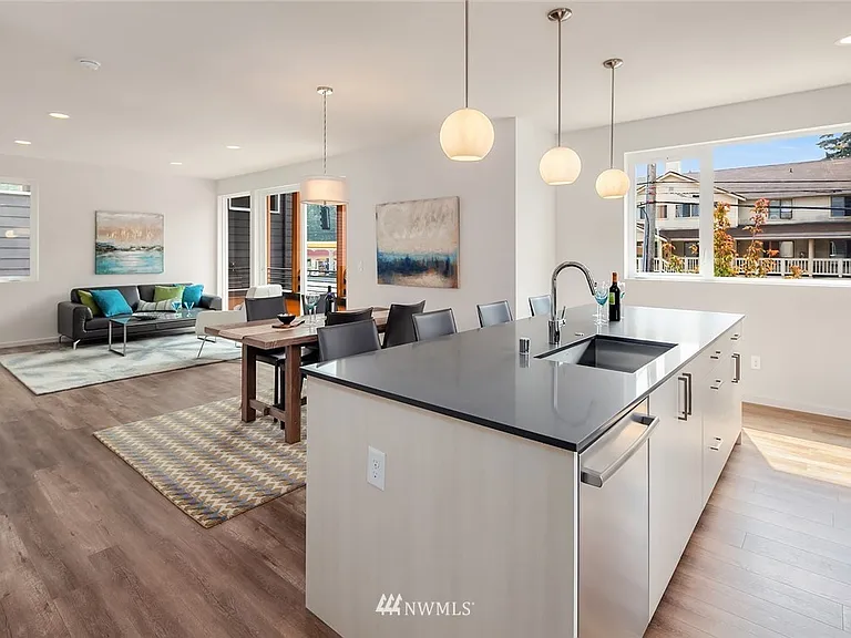2410 NE 75th St — Photo 13