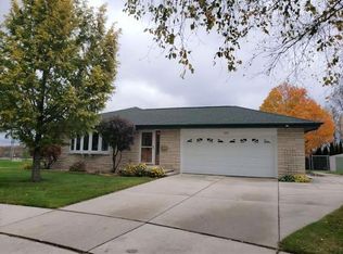 1657 Atlanta Cir, Manitowoc, WI 54220