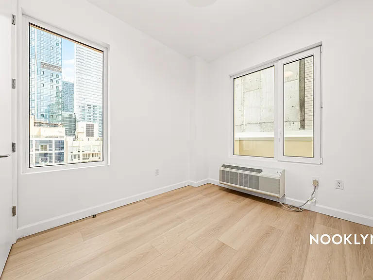 26-04 Jackson Ave #14J — Photo 9