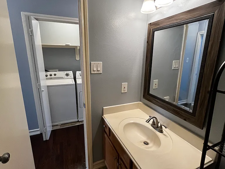 1013 Ruthven St — Photo 15