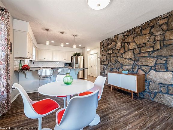 5th image of 37 Tewkesbury Circle Dr