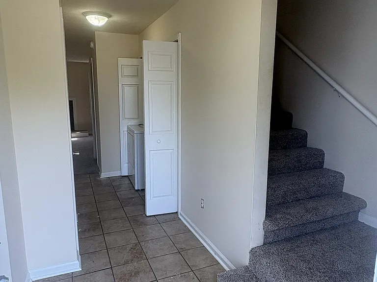 1612 Highland Way #C — Photo 3