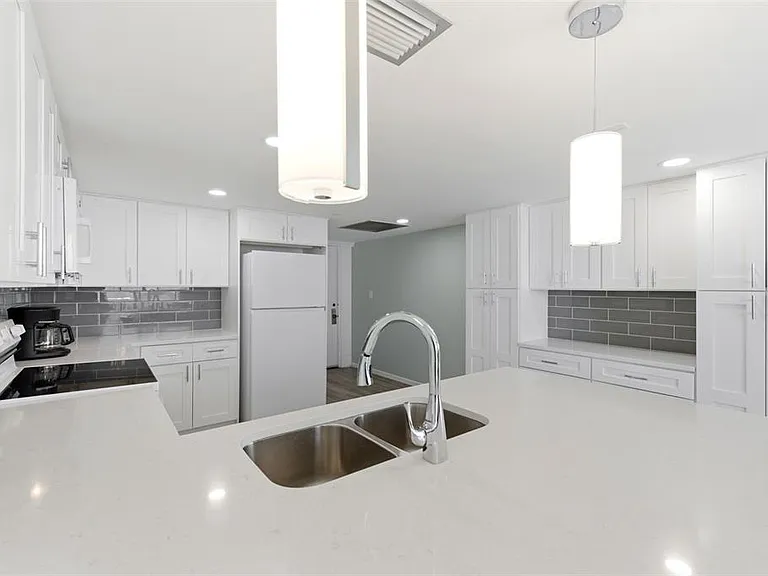 17408 Gulf Blvd #403 — Photo 24