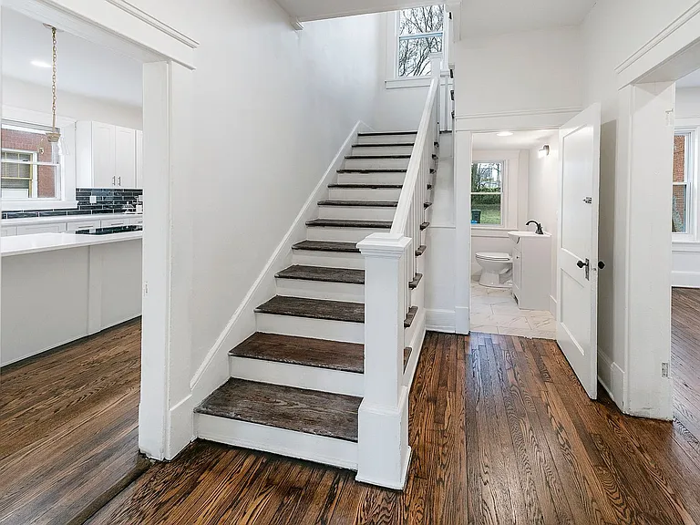 104 E Glenwood Ave — Photo 27
