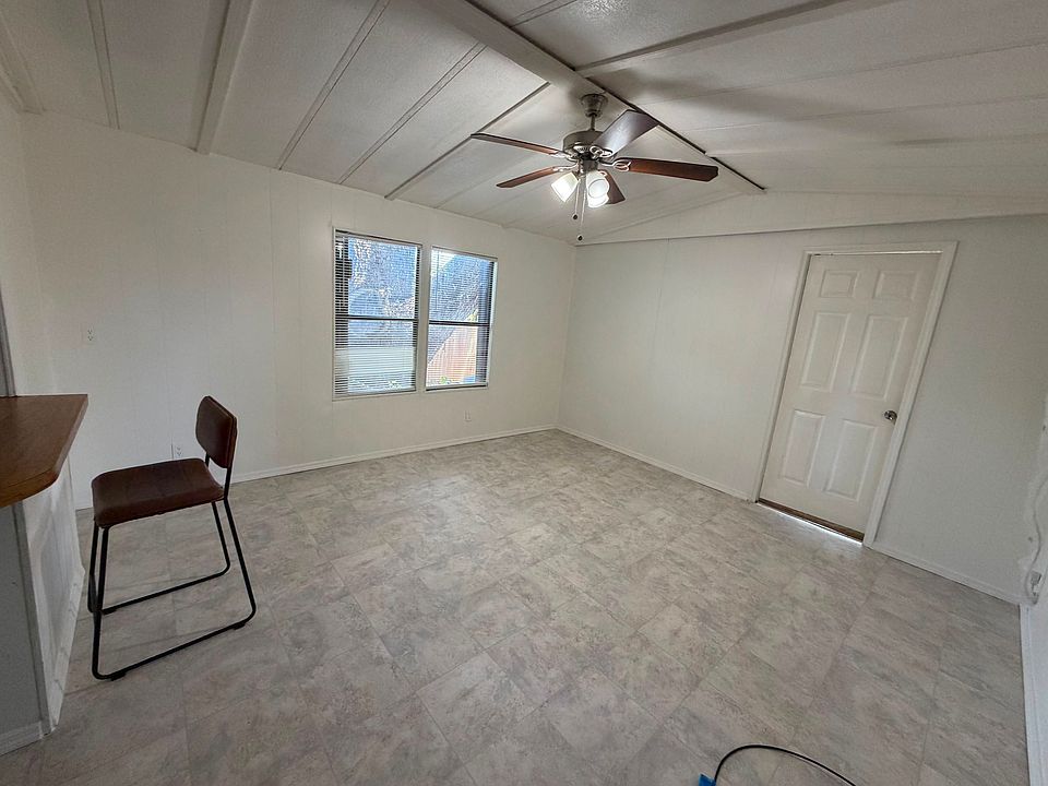 1st image of 2640 Lehigh Ave