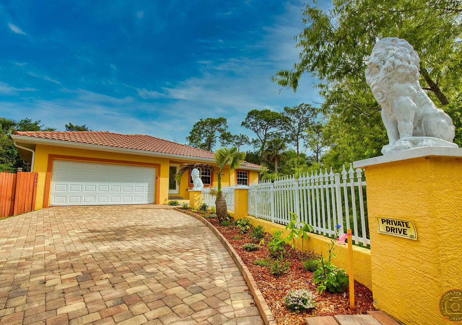 Seasonal Short-term Single-Family Pool Home in South Venice! — Photo 1