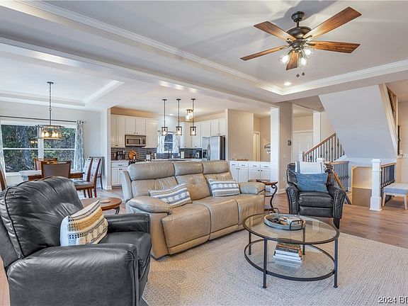 4th image of 909 Bear Cave Way