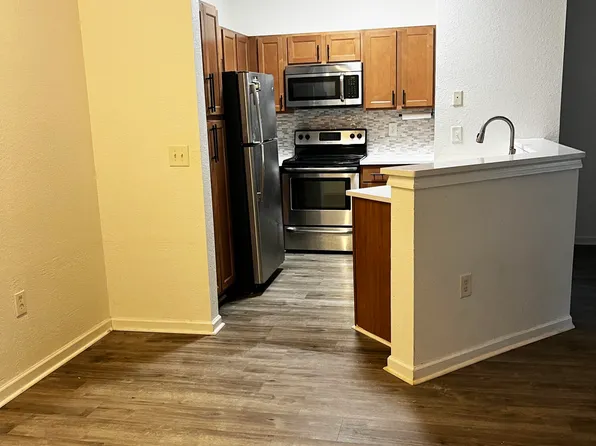 60 Fenwick Hall Aly APT 311, Johns Island, SC 29455