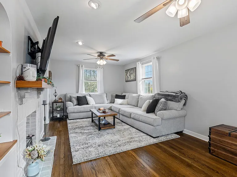 3331 Wallace Dr — Photo 4