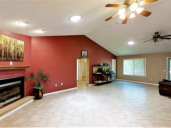 2nd image of 686 Forest Dr