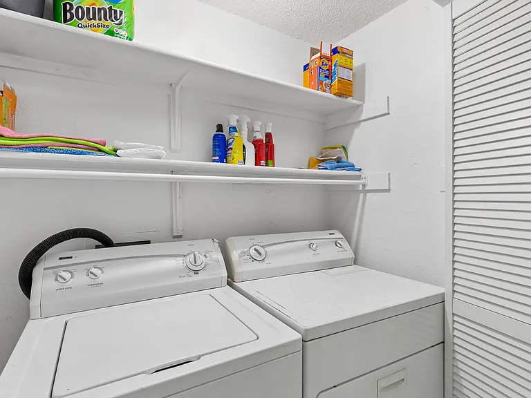 Laundry Area with Washer & Dryer to Stay