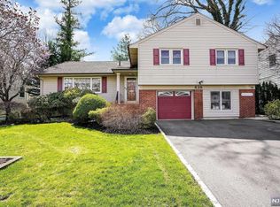 838 Perry Ln, Teaneck, NJ 07666