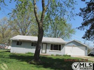 9400 Thornyside Rd, White Lake, MI