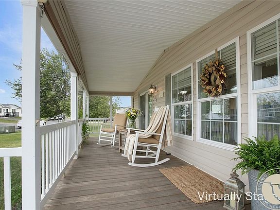 4th image of 3700 Louis Dr