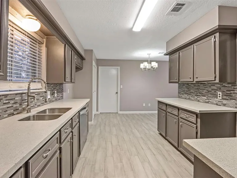 6903 White Tail Dr — Photo 2