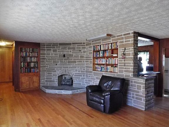 3rd image of 1733 Harris Ave