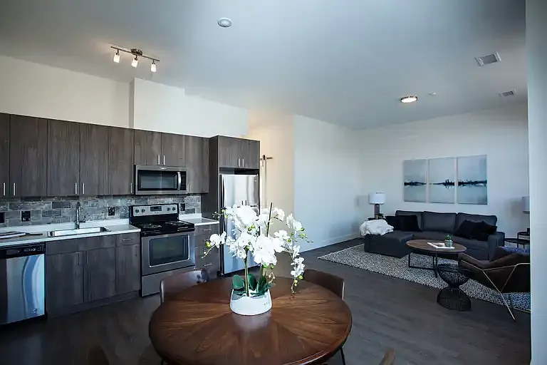 3 bed, 2.0 bath, 1125 sqft, $2,375 — Photo 4