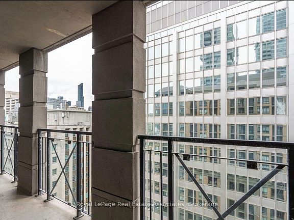 3rd image of 140 Simcoe St #1512