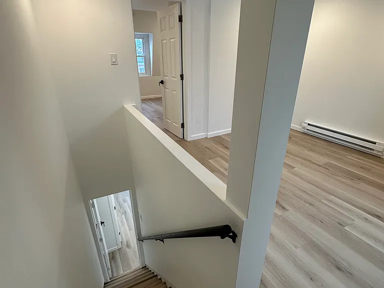 525 Perry St — Photo 32