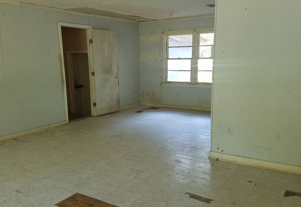 2nd image of 4222 Meadowlane Dr