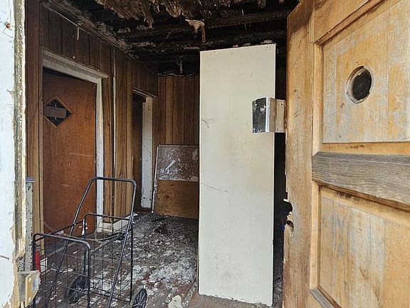 4th image of 1028 W Olney Ave