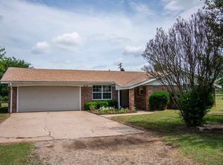 819 E Detroit Ave, Yale, OK 74085