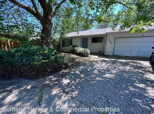 2220 SW 23rd St, Troutdale, OR