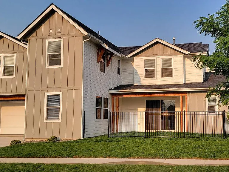 651 Moscow St — Photo 1